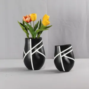 Black and White Vase WP22