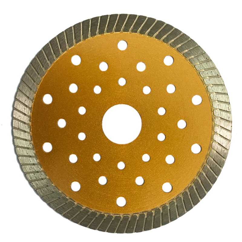 Турбопильный диск с отверстиями для защиты от дождя