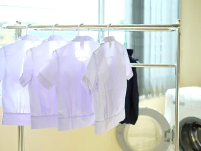 How to hang clothes on a washing line so they 'dry faster' and 'prevent  wrinkles