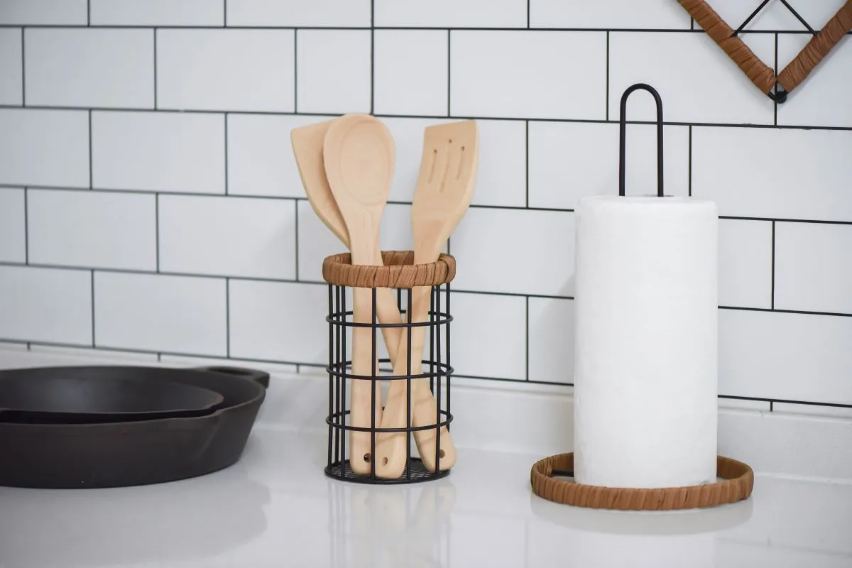 Matte Black Paper Towel Holder