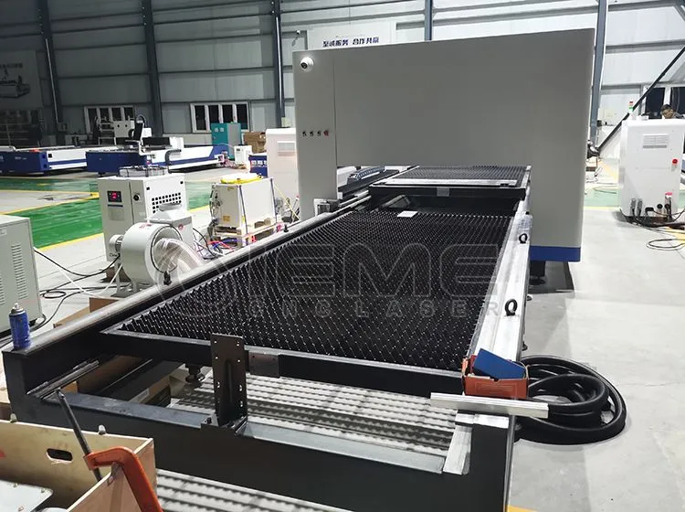 6KW Fiber Laser Cutting Machine