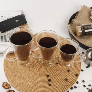 The elegant double walled design of these double walled coffee mugs is both functional and aesthetically pleasing. It creates an insulating effect that keeps drinks hot or cold.