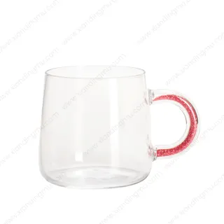 透明なガラスのマグカップ