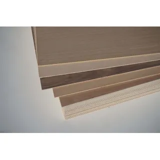 Poplar plywood has maximum moisture resistance, bending strength and durability. The symmetrically cross-bonded outer and inner layers are poplar veneer sheets. The grain of the outer surfaces may be either in the direction of the greater side of the pane